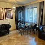 Luxury Apartments Close To The Royal Bath Park And The City Center
