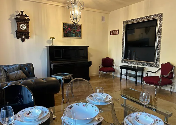 Luxury Apartments Close To The Royal Bath Park And The City Center